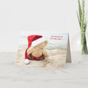 Cartão De Festividades Urso de pelúcia de Natal na praia