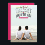 Cartão De Festividades Vintage A Mais Maravilhosa Época do Ano Foto<br><div class="desc">Envie seus desejos de feriado para amigos e familiares com este cartão de Natal personalizável. Este cartão de feriado apresenta tipografia moderna. Personalize adicionando seus detalhes. Este cartão fotográfico de Natal está disponível em outras cores e estoque de papelão. Itens correspondentes estão disponíveis.</div>