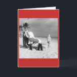 Cartão De Festividades Vintage Child Olhando Papais noeis no Beach Card<br><div class="desc">Memória da Flórida,  Criança olhando Papais noeis na Praia,  1964.</div>