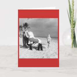 Cartão De Festividades Vintage Child Olhando Papais noeis no Beach Card