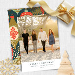 Cartão De Festividades Vintage Red Green Enfeites de natal Photo Flat<br><div class="desc">Este cartão de férias vertical estético vintage apresenta sua foto cercada por um padrão de ornamento vermelho e verde colorido e uma tipografia de script de tendência.</div>