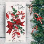 Cartão De Festividades Vintage Retro Christmas Candy Personalizado<br><div class="desc">Este cartão de Natal de vintage-retro-querido apresenta 2 canetas doces amarradas em fita vermelha com um punho de maleta. Personalize adicionando seu nome ou nome de família à frente da placa e personalizando a mensagem na parte traseira e/ou adicionando seu(s) nome(s).</div>