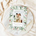 Cartão De Festividades Watercolor Botanical Merry Christmas Photo<br><div class="desc">Celebre a temporada com um cartão de feriado "Watercolor Botanical Merry Christmas". Esta elegante design apresenta elementos botânicos pintados à mão como o Holly, os ramos do pinheiro, e as bagas em tons suaves e terríveis, criando um pano de fundo natural e festivo para a sua querida foto. O estilo...</div>