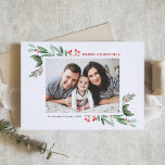 Cartão De Festividades Watercolor Holly e Greenery II<br><div class="desc">Saudações da temporada! Enviar cartões de natal com esta placa lisa de Natal com uma cor aquosa personalizável. Apresenta ilustrações de aquarelas brancas de saltos e bordas verdes. Personalize adicionando uma foto e textos.</div>