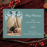 Cartão De Festividades Watercolor Winter Floral Boho Arch Photo | Cerceta<br><div class="desc">Watercolor Winter Floral Boho Arch Photo | O Teal Holiday Card vem com um moderno quadro de arco, design, enfeitado com linhas finas simples em cada lado do quadro fotográfico, com uma faixa floral de cor d'água adornada com bagas e pinças. Adicione uma foto e uma saudação personalizada para personalizar....</div>