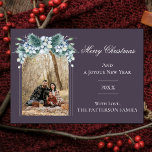 Cartão De Festividades Watercolor Winter Floral Boho Arch Photo | Roxa<br><div class="desc">Watercolor Winter Floral Boho Arch Photo | O Cartão de Feriado Púrpura vem com um quadro de arco moderno, design, enfeitado com linhas finas simples em cada lado do quadro fotográfico, com uma faixa floral de cor d'água adornada com bagas e pinças. Adicione uma foto e uma saudação personalizada para...</div>