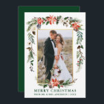 Cartão De Festividades Watercolor Winter Floral Dourado Green Newwing<br><div class="desc">Elegante Watercolor Winter Floral Newlywing Photo Merry Christmas Card inclui belas poinsettias vermelhas com aquarelas,  verde botânico,  folhagem de inverno,  bagas ocas,  rosas brancas,  algodão,  pínus e bagas azuis. Dourado quadro. Texto Verde. Floresta Verde.</div>