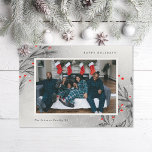 Cartão De Festividades Winter Berries Snowy Photo<br><div class="desc">Ilustração original de frentes de pínus e bagos vermelhos na neve do inverno; área de fotos da paisagem maior e texto personalizável e cor de fundo.</div>