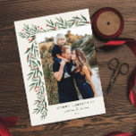 Cartão De Festividades Winter Greenery Ivory Foto Natal<br><div class="desc">Este elegante Cartão de Férias de Natal do Winter Greenery Ivory é completamente personalizável. Quer personalizar ainda mais? Clique em "Editar usando a Ferramenta de Design." Esta design faz parte de uma coleção. Trabalho de arte de cor d'água original pintada pelo designer Stacey Meacham.</div>