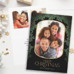 Cartão De Festividades Winter Greenery Mistletoe 3 Fotos Natal<br><div class="desc">Este maravilhoso cartão de Natal mostra uma foto vertical dentro de um quadro arredondado,  acentuado com uma borda embutida. Este cartão de feriado preto oferece espaço para três das suas fotos favoritas. O texto personalizado,  no verso,  permite adicionar sua própria mensagem pessoal ou usar a mensagem mostrada.</div>