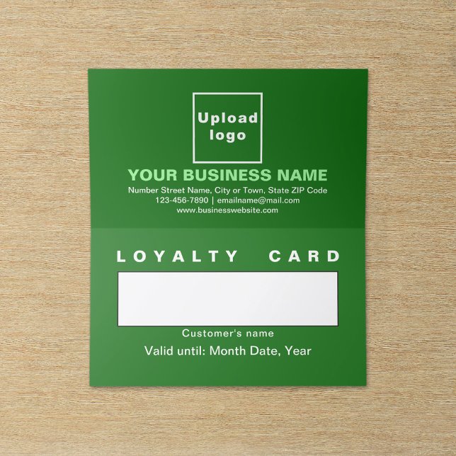 Cartão de fidelidade dobrado em verde para empresa (Business green folded loyalty card.)