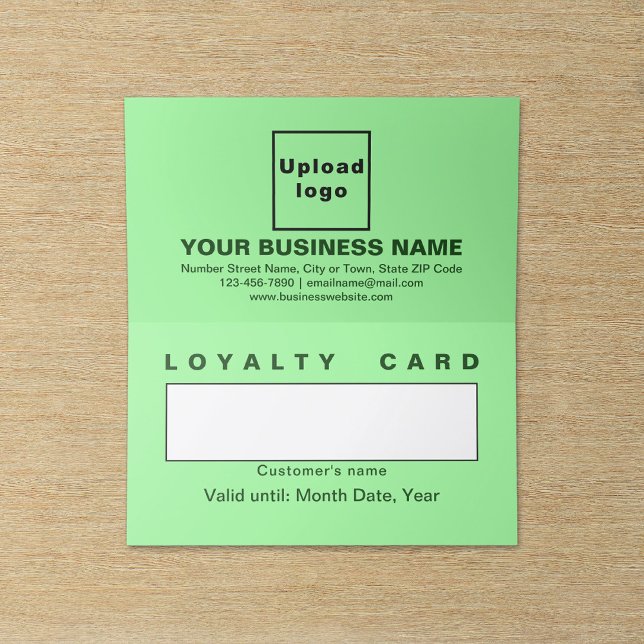 Cartão de fidelidade verde claro para empresas (Business light green folded loyalty card.)