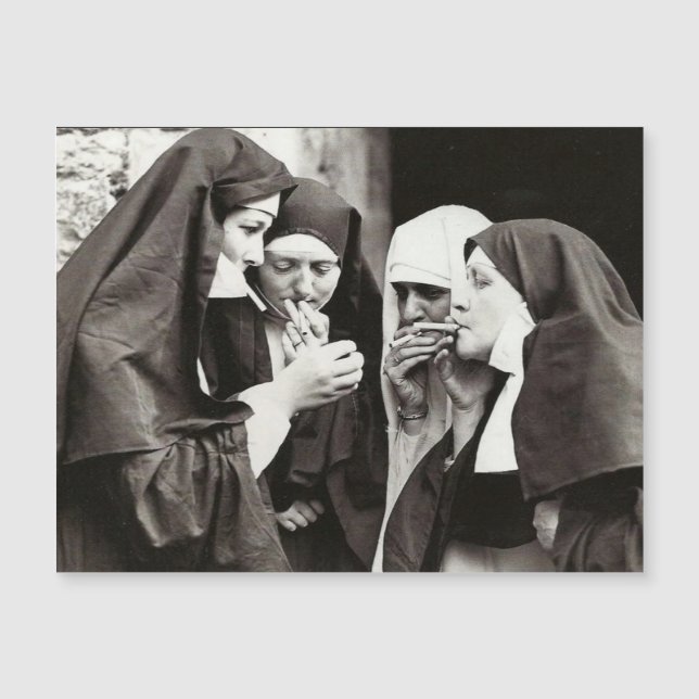Cartão de FOTO ANTIGA de FREIRAS FUMANDO (Frente)
