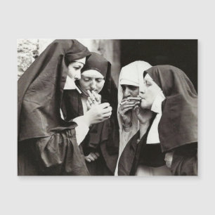 Cartão de FOTO ANTIGA de FREIRAS FUMANDO