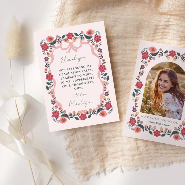 Cartão de Foto de Agradecimento de Formatura com F (Floral Graduation Ribbon Fram Thank You Photo Card)