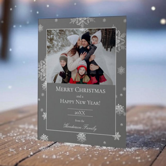 Cartão de Foto de Férias Plana com Flocos de Neve  (Gray Modern Snowflakes Holiday Photo Card)