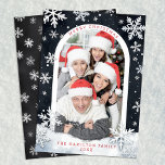 Cartão de Foto de Natal da Família Feliz com Borda<br><div class="desc">Um cartão de Natal aconchegante e festivo com um fundo inspirado na neve e acentos de flocos de neve brancos ao redor da sua foto favorita da família. Personalize a saudação, nome, ano e texto para criar uma mensagem de Natal calorosa e alegre para compartilhar com os entes queridos. Perfeito...</div>