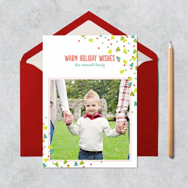 Cartão de Foto Moderno de Natal com Confetes de Ár (one photo Christmas holiday card with tree shaped confetti and message of warm holiday wishes)