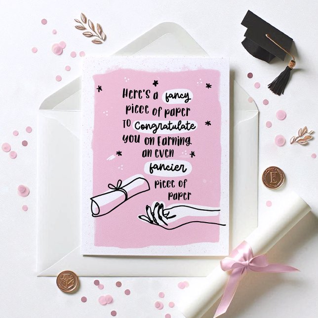 Cartão de Graduação Engraçado de Papel rico (Gradutation card with black text & pink bg. Grad card shown with envelope, diploma and confetti )