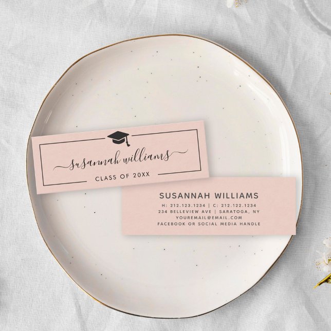 Cartão de Graduação | Placa de inserção de Rosa de (A graduation-themed place card on a white plate featuring elegant script reading "Susannah Williams,)