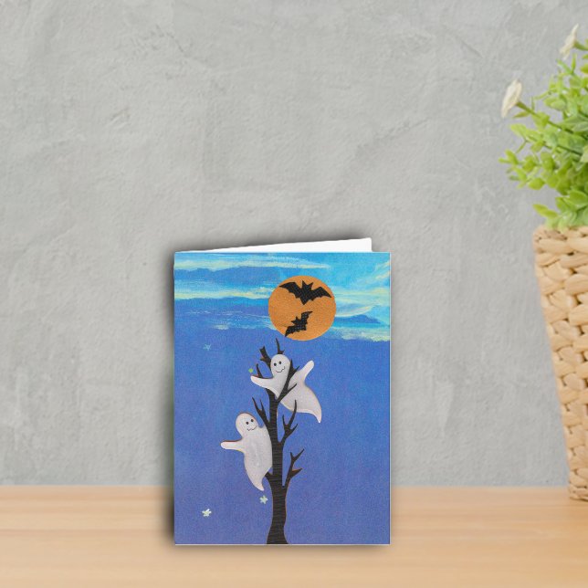 Cartão de Halloween Fantasmas em uma Árvore (Two cute ghosts in tree orange moon with bats blue night sky stars on Halloween notecard.)