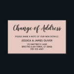 Cartão De Informações Alteração Elegante e mínima de endereço cor-de-ros<br><div class="desc">Mantenha seus amigos e familiares atualizados com seu novo endereço usando esses cartões de gabinete simples e elegantes. As notas versáteis leem "Mudança de endereço" na frente e "Mantenha em contato!" no verso, usando uma fonte moderna, negrito e manuscrita. Use os campos modelo para adicionar todos os seus próprios detalhes...</div>