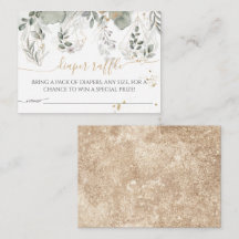 Bebê em verde e fralda Dourada