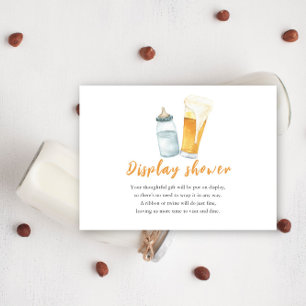 Cartão De Informações Bebê está criando chá para exibição de cerveja