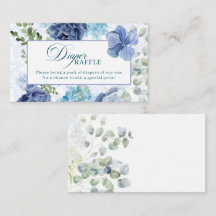 Bebê no jogo de fralda azul-florescente com Chá de