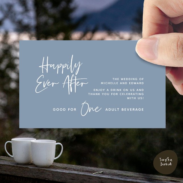 Cartão De Informações Beber Tíquete, Bebida Adulta, Felizmente Depois (Modern Wedding Drink Ticket, Adult Beverage, Happily Ever After Enclosure Card in Dusty Blue)