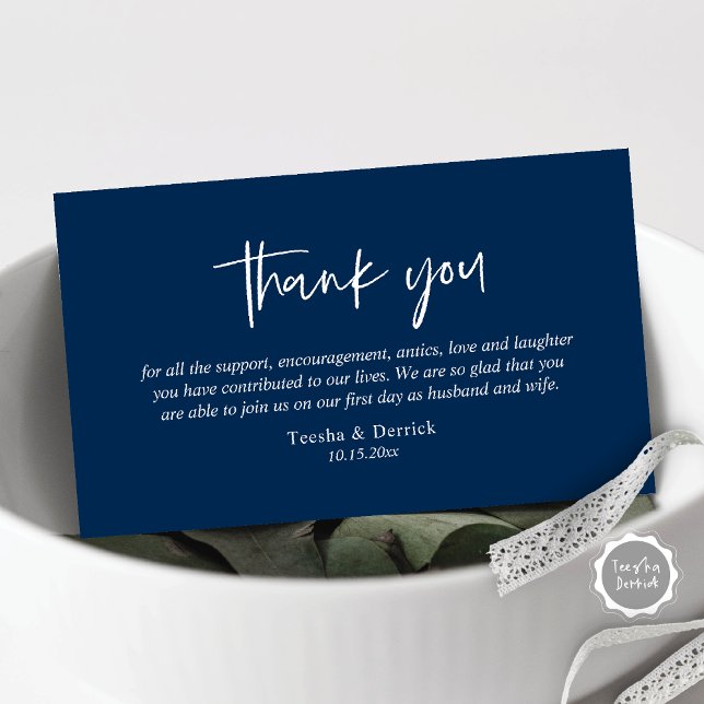 Cartão De Informações Casamento Obrigado, moderno e simples gabinete de  (Wedding Thank you card, in modern casual script, navy blue design)