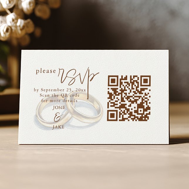 Cartão De Informações Código QR de RSVP Rustic Rings de Casamento Dourad (Elegant RSVP card with gold rings illustration, brown script, and QR code.)