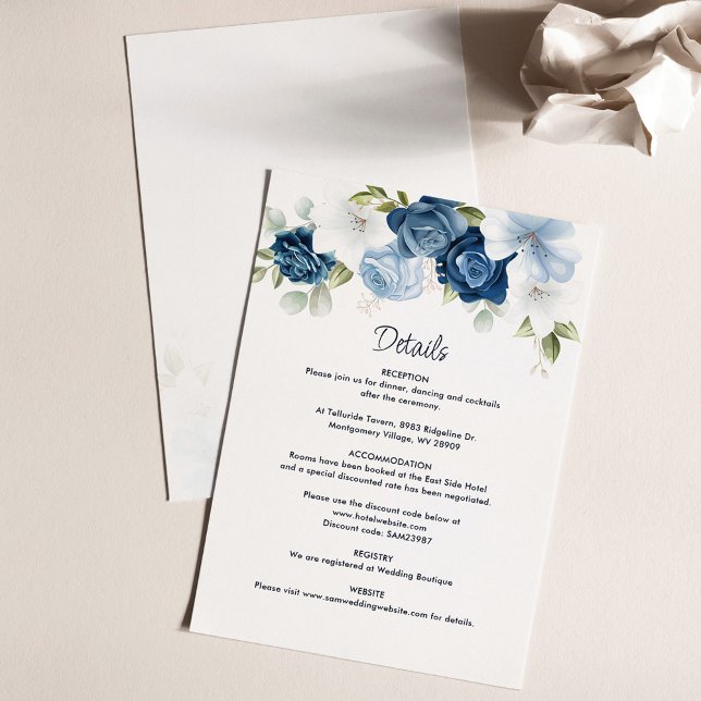 Cartão De Informações Detalhes do Casamento Floral Azul Elegante (Dusty Blue Floral Script Wedding Details Card)