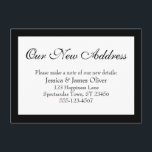 Cartão De Informações Elegante Nosso Novo Endereço Bord Black on White<br><div class="desc">Mantenha seus amigos e familiares atualizados com seu novo endereço usando esses cartões de gabinete simples e elegantes. Uma nota simples diz "Nosso Novo Endereço" no topo, usando uma fonte bonito e tradicional de script. Use os campos modelo para adicionar todos os seus detalhes para personalizar este design para seu...</div>