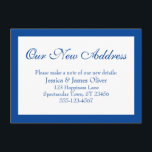 Cartão De Informações Elegante Nosso Novo Endereço Bordado Azul e Branco<br><div class="desc">Mantenha seus amigos e familiares atualizados com seu novo endereço usando esses cartões de gabinete simples e elegantes. Uma nota simples diz "Nosso Novo Endereço" no topo, usando uma fonte bonito e tradicional de script. Use os campos modelo para adicionar todos os seus detalhes para personalizar este design para seu...</div>