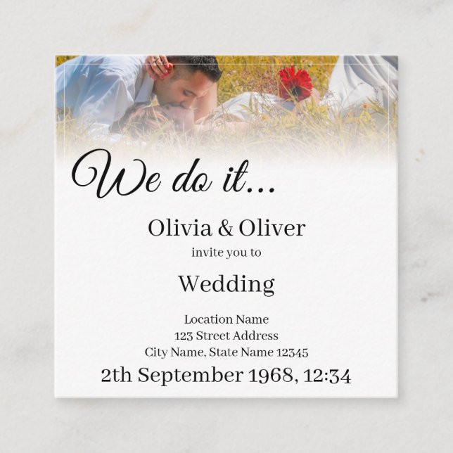 Cartão De Informações Fazemos isso - beijando Casal num Prado (Frente)