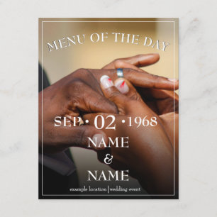 Cartão De Informações Mãos de um fabuloso casal de casamento Ring