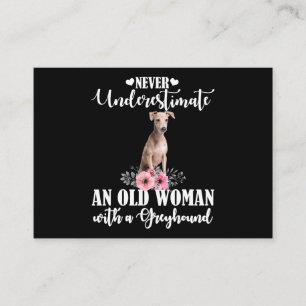 Cartão De Informações Nunca Subestime Uma Mulher Velha Com Greyhound