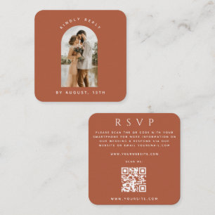 Cartão De Informações RSVP de Casamento do Código QR do Casal de Arch Te