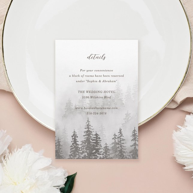 Cartão De Informações Sempre-verdes na Floresta Cinza Marrom Nebulosa (Criador carregado)