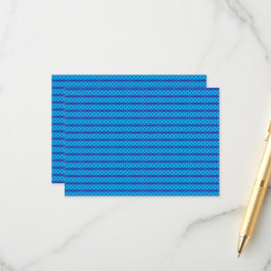 Cartão De Informações Um céu azul claro se estende acima de um azul calm
