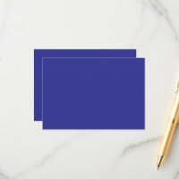 uma parede azul com um relógio