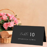 Cartão de Local de Casamento do Monograma Chic Pre<br><div class="desc">Ajude seus convidados a encontrar sua mesa de casamento com esses cartões de na moda,  com monograma elegante e detalhes editáveis. Personalize-o facilmente clicando na opção "personalizar".</div>