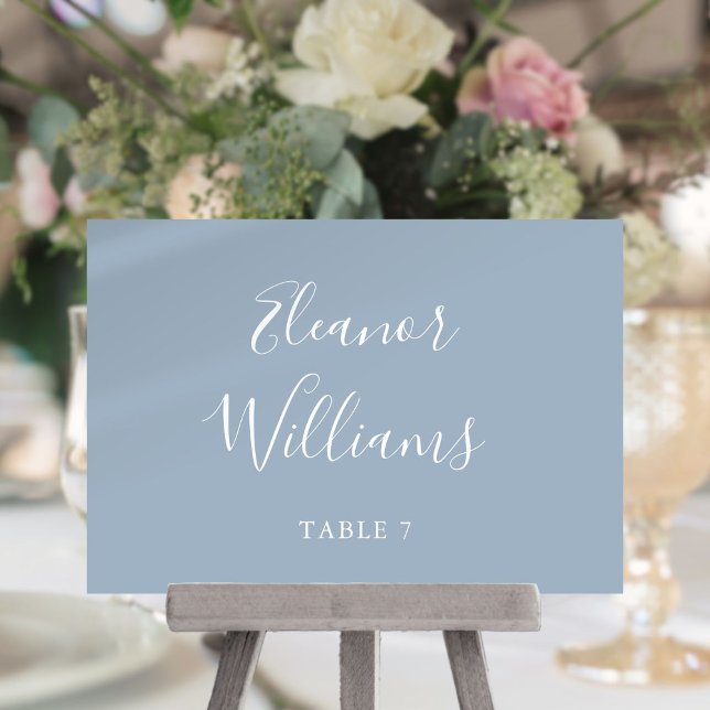 Cartão de Local de Casamento em Script com Azul Em (Dusty Blue Signature Script Wedding Place Card)