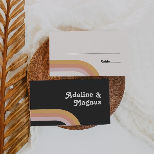 Cartão De Lugar Arco-Íris Moderno dos anos 70 | Casamento plano es (Criador carregado)