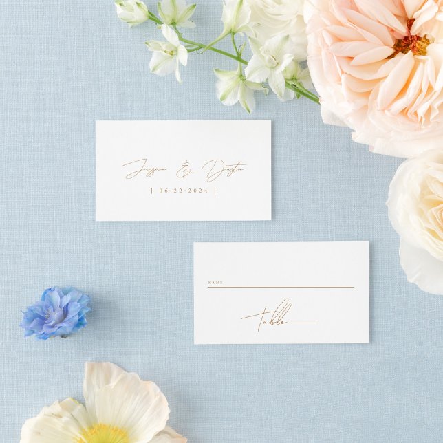 Cartão De Lugar Casamento Dourado de Script Minimalista Elegante (Criador carregado)