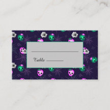 Casas de crânios cor-de-rosa-neon e verde-brilhant