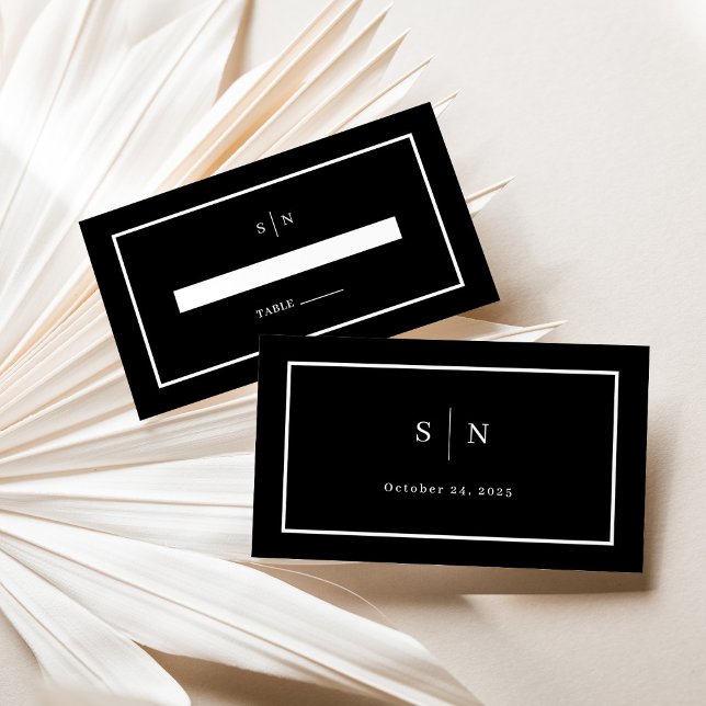 Cartão De Lugar Mínimo e Chic | Black Wedding Flat (A chic, minimalist wedding place card in dark black with white accents and text, and your monogram)