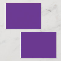 um fundo roxo com um