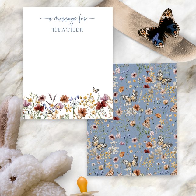Cartão de Mensagem Flor Silvestre Azul (Dusty Blue Boho Wildflower Message Card with Butterfly by Painted Paperie
)